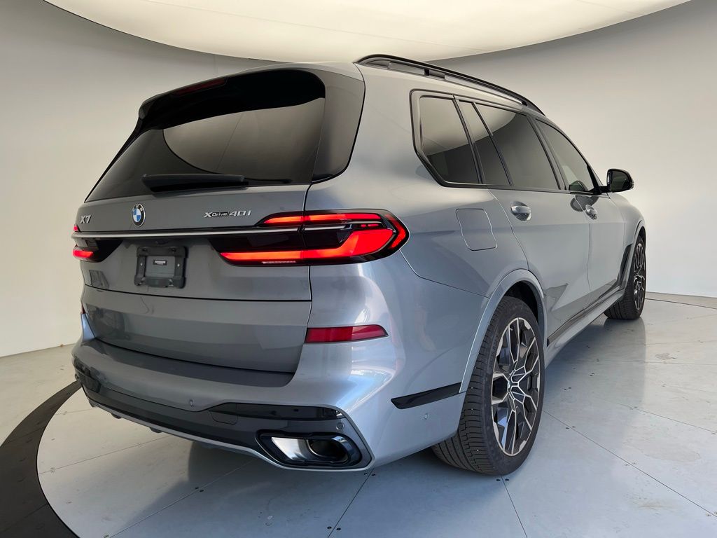 Thumbnail: 2023 BMW X7 - 3
