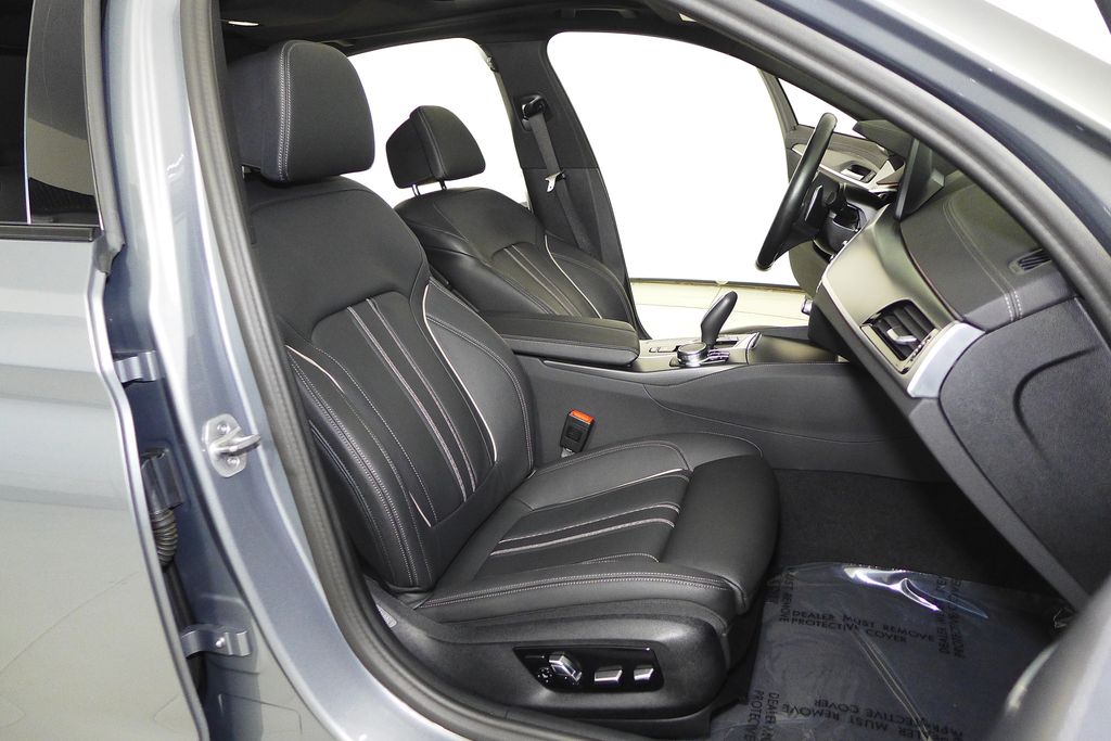 Thumbnail: 2023 BMW 5 Series - 18