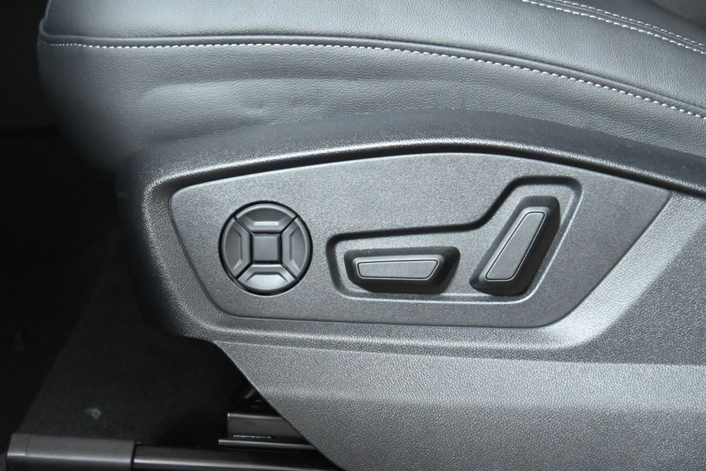 Thumbnail: 2026 Audi Q7 - 26