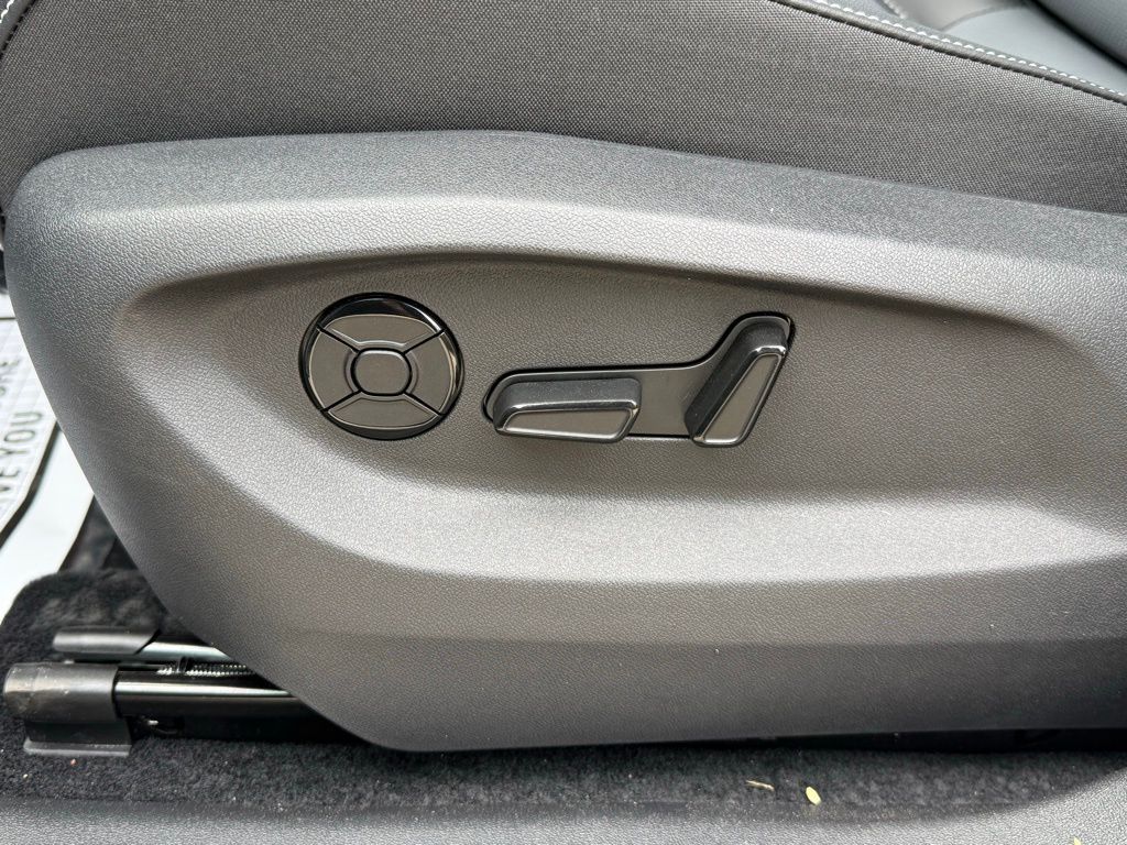 New 2026 White Volkswagen 2.0T SE image 24