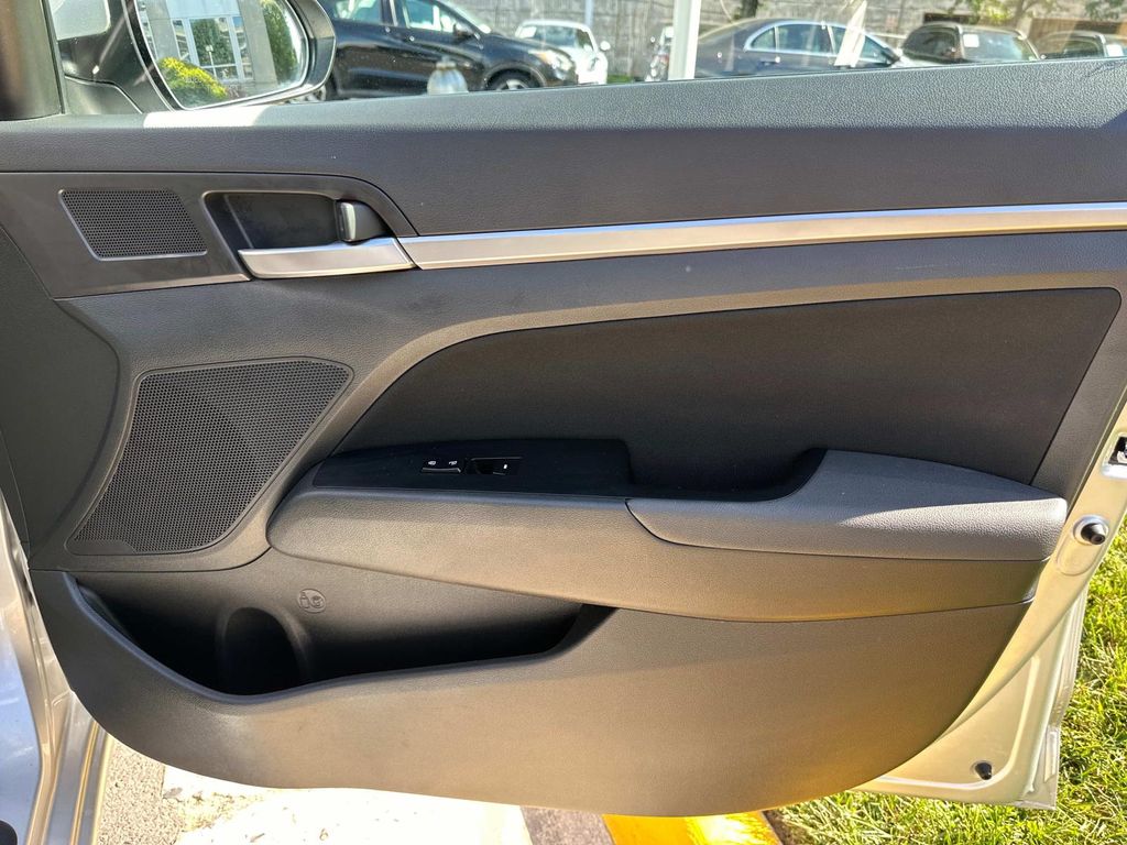 Thumbnail: 2019 Hyundai Elantra - 18