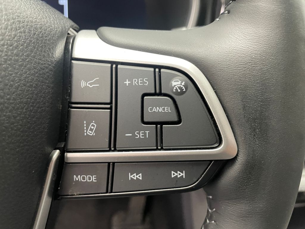 Thumbnail: 2023 Toyota Highlander - 23