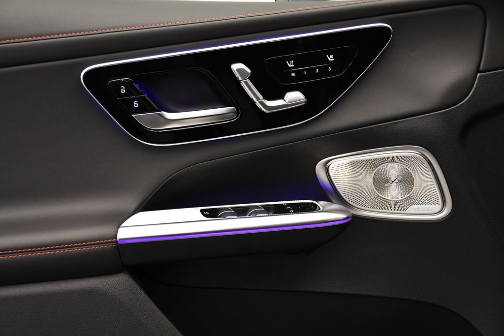 Thumbnail: 2025 Mercedes-Benz GLC - 31