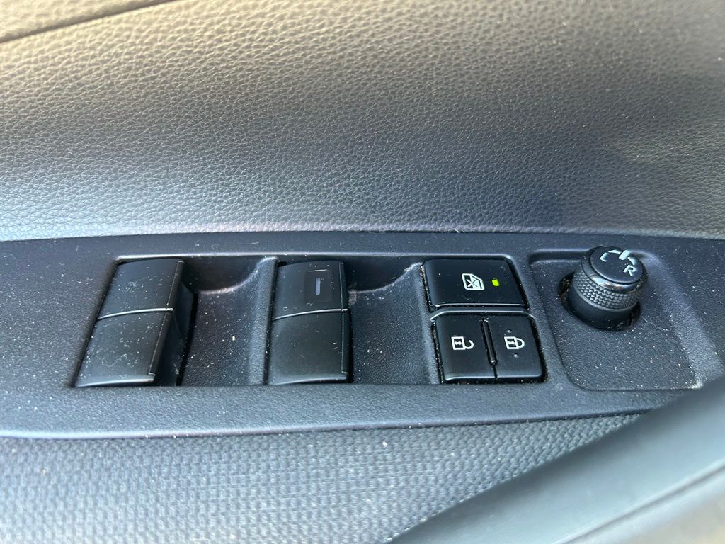 Thumbnail: 2022 Toyota Corolla - 16