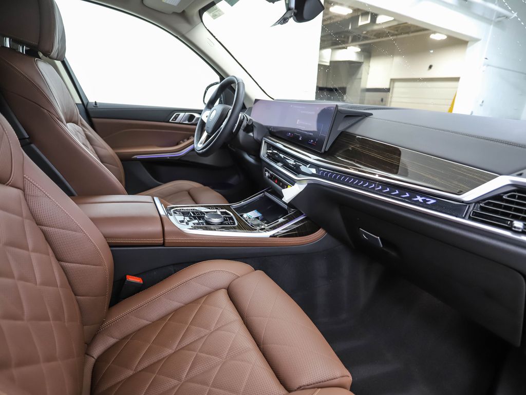 Thumbnail: 2023 BMW X7 - 32