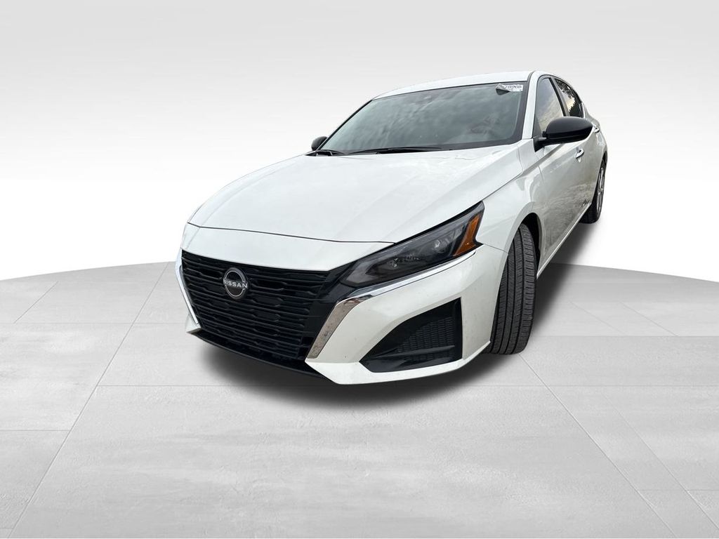 2024 Glacier White Nissan Altima 2.5 S FWD Sedan