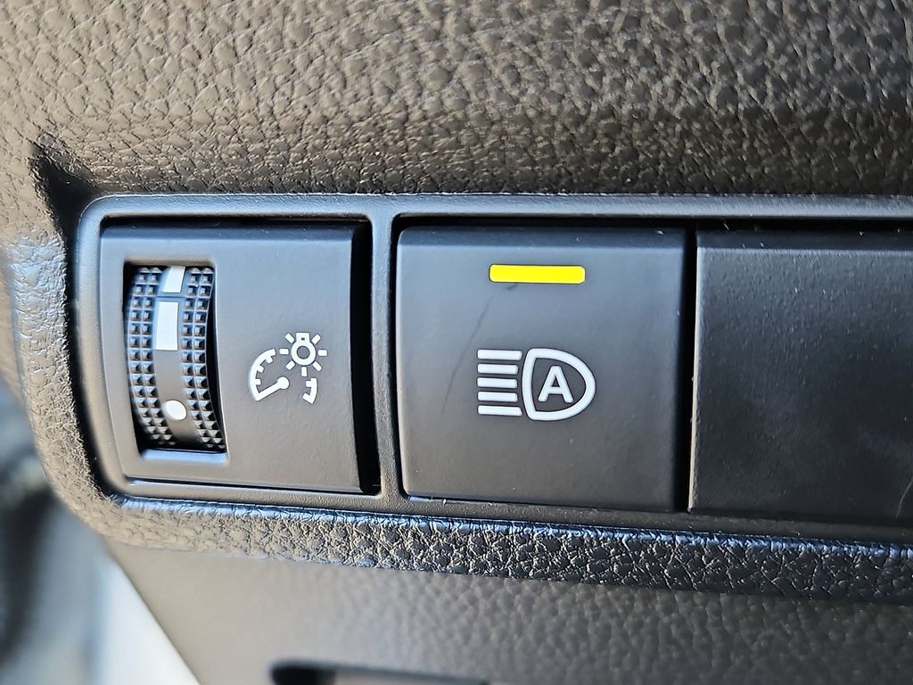 Thumbnail: 2025 Toyota Corolla Cross - 25