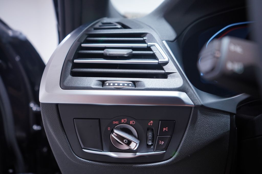 Thumbnail: 2024 BMW X4 - 19