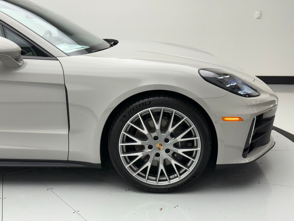 Thumbnail: 2025 Porsche Panamera - 32