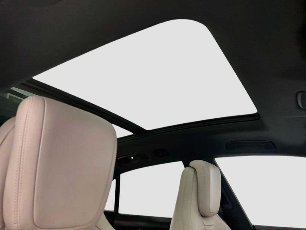 Thumbnail: 2026 Porsche Macan - 20