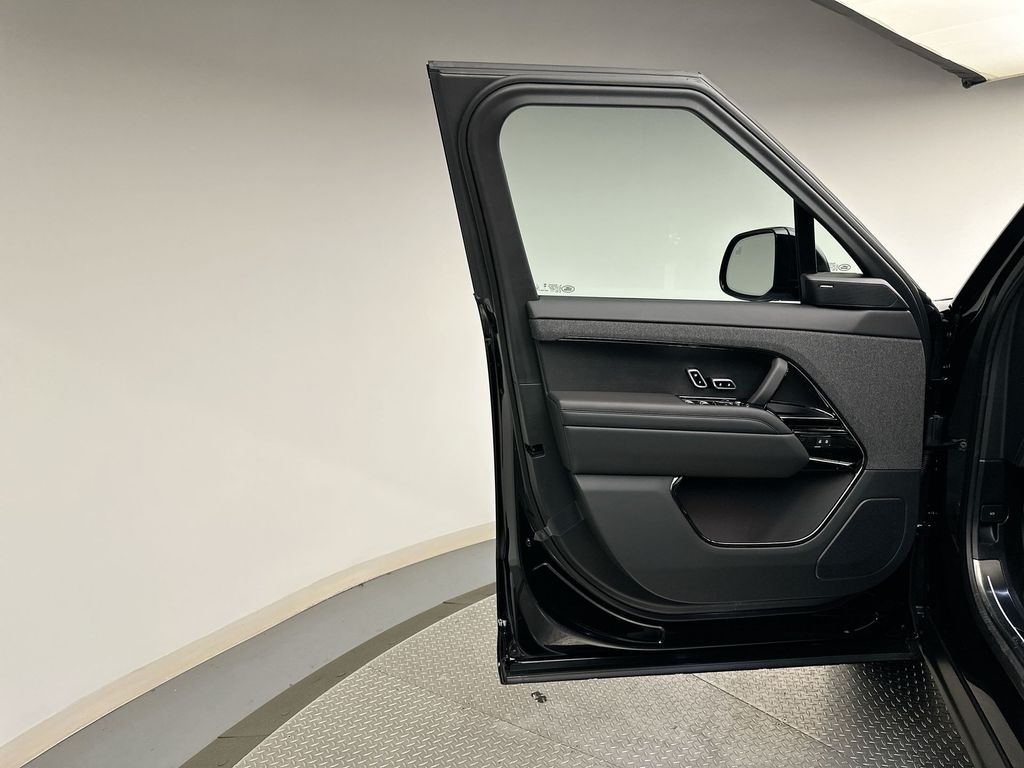 2025 Land Rover Range Rover Sport SE Dynamic 8
