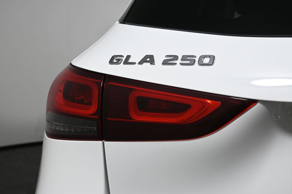 Thumbnail: 2023 Mercedes-Benz GLA - 12