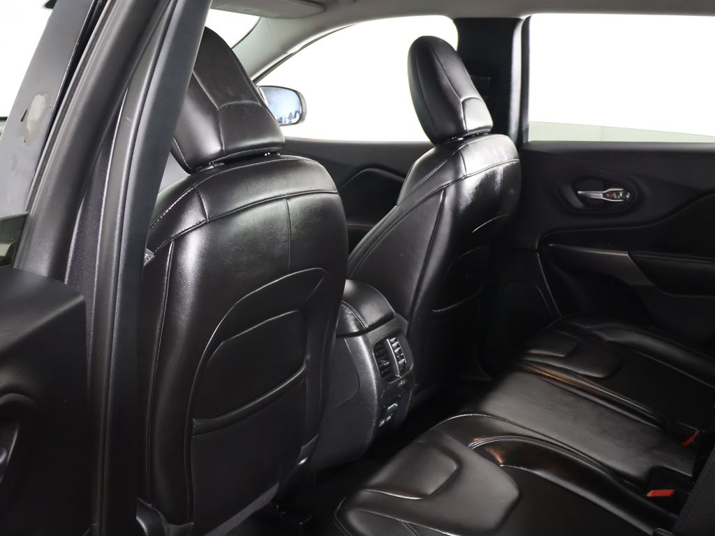 Used 2019 Gray Jeep Latitude Plus image 24