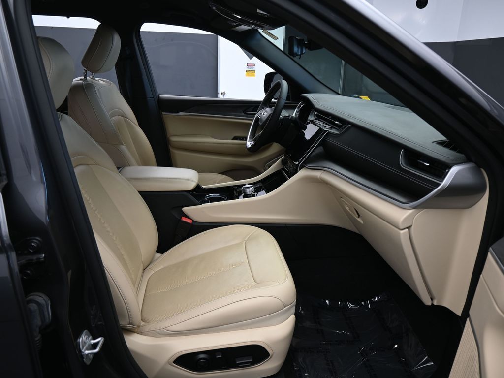 Used 2023 Baltic Gray Metallic Clearcoat Jeep Limited image 47