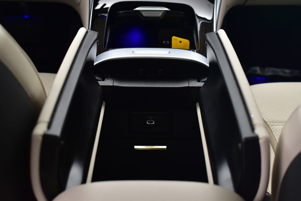 Thumbnail: 2025 Mercedes-Benz C-Class - 23