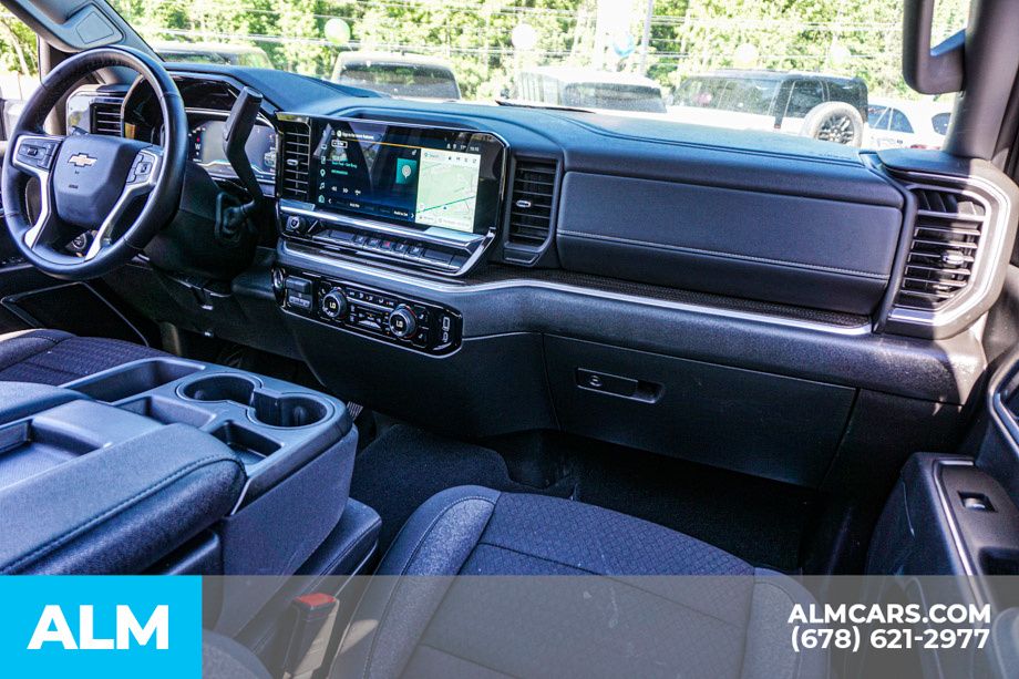 Used 2025 White Chevrolet LT image 23
