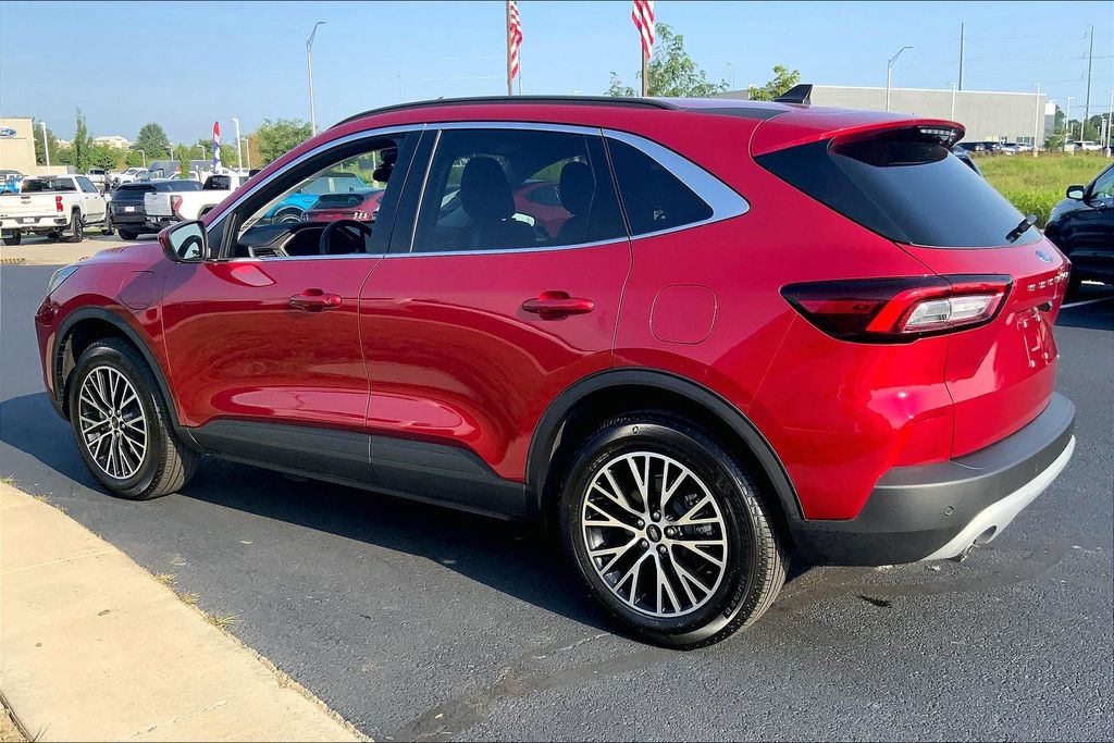 Used 2025 Red Ford Base image 2