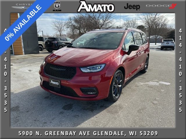 Red Hot Pearlcoat 2026 Chrysler Pacifica Minivan Front-Wheel Drive 9-Speed Automatic