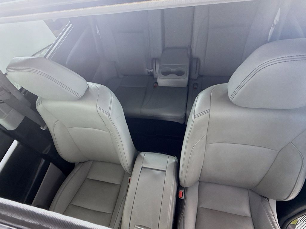 Thumbnail: 2019 Toyota Highlander - 21