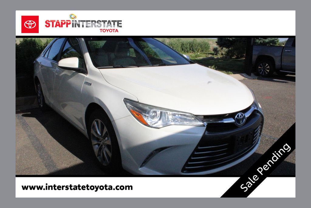 White (Blizzard Pearl) 2016 Toyota Camry Hybrid XLE FWD Sedan Front-Wheel Drive Continuously Variable Transmission