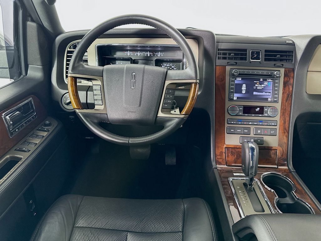 Thumbnail: 2012 Lincoln Navigator - 21