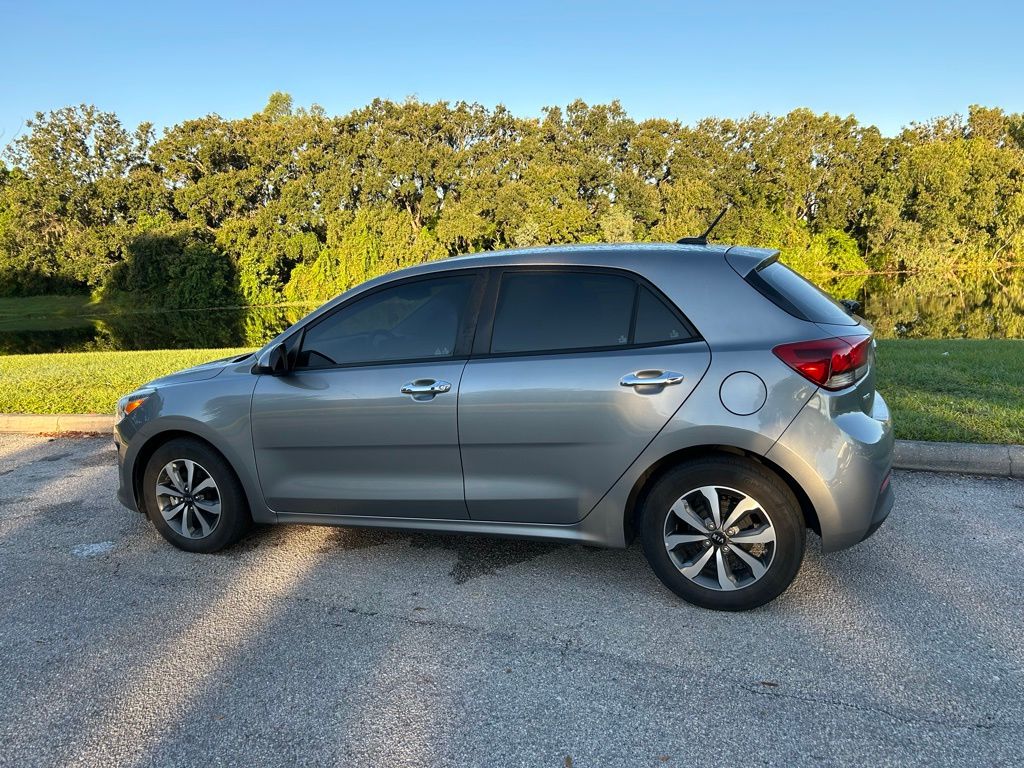 Thumbnail: 2021 Kia Rio - 3