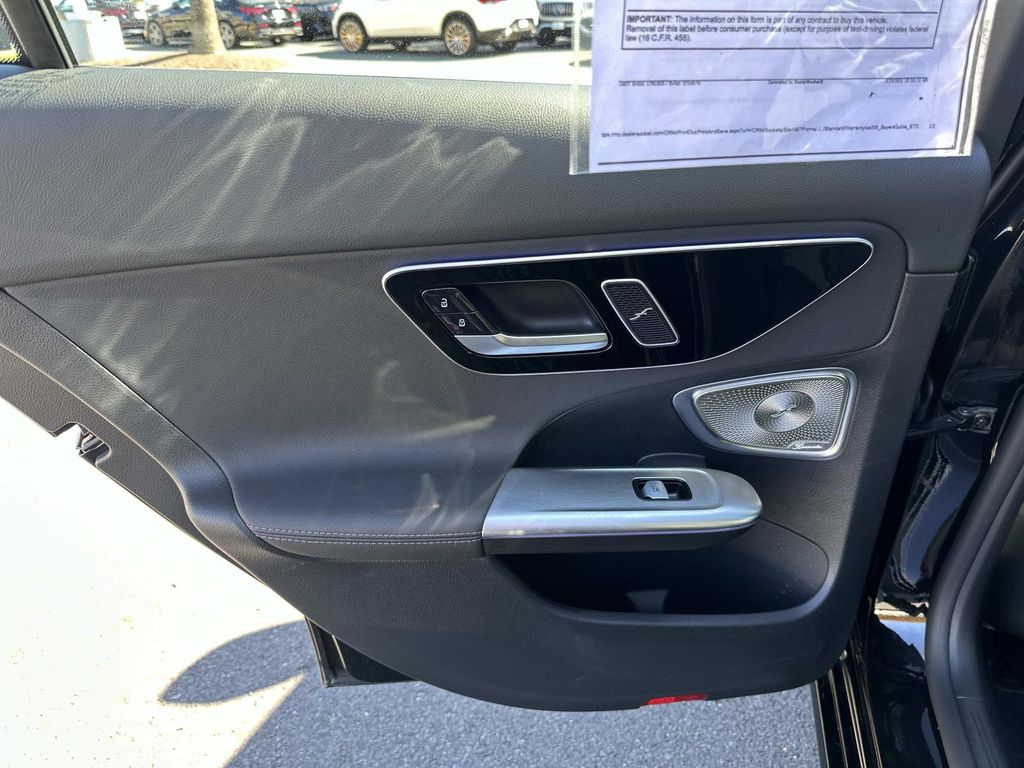 Thumbnail: 2025 Mercedes-Benz C-Class - 31