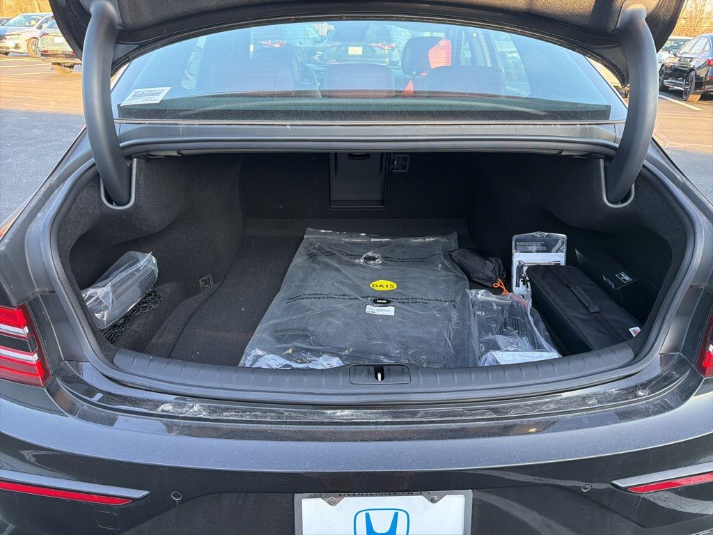 Thumbnail: 2025 Genesis G80 - 22