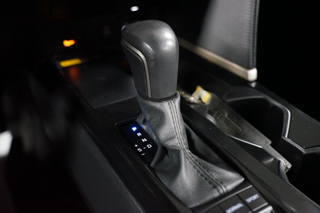 Thumbnail: 2025 Toyota Camry - 22