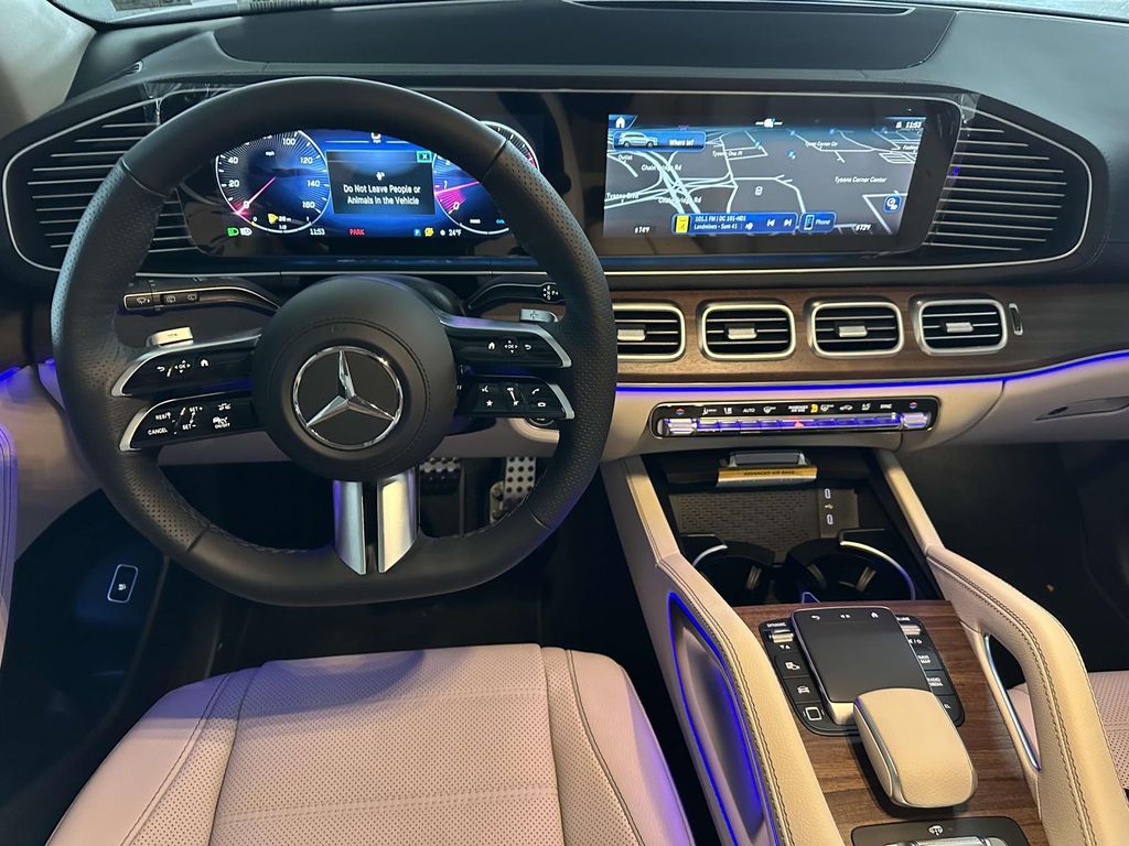 2025 Mercedes-Benz GLS 450 4MATIC 8