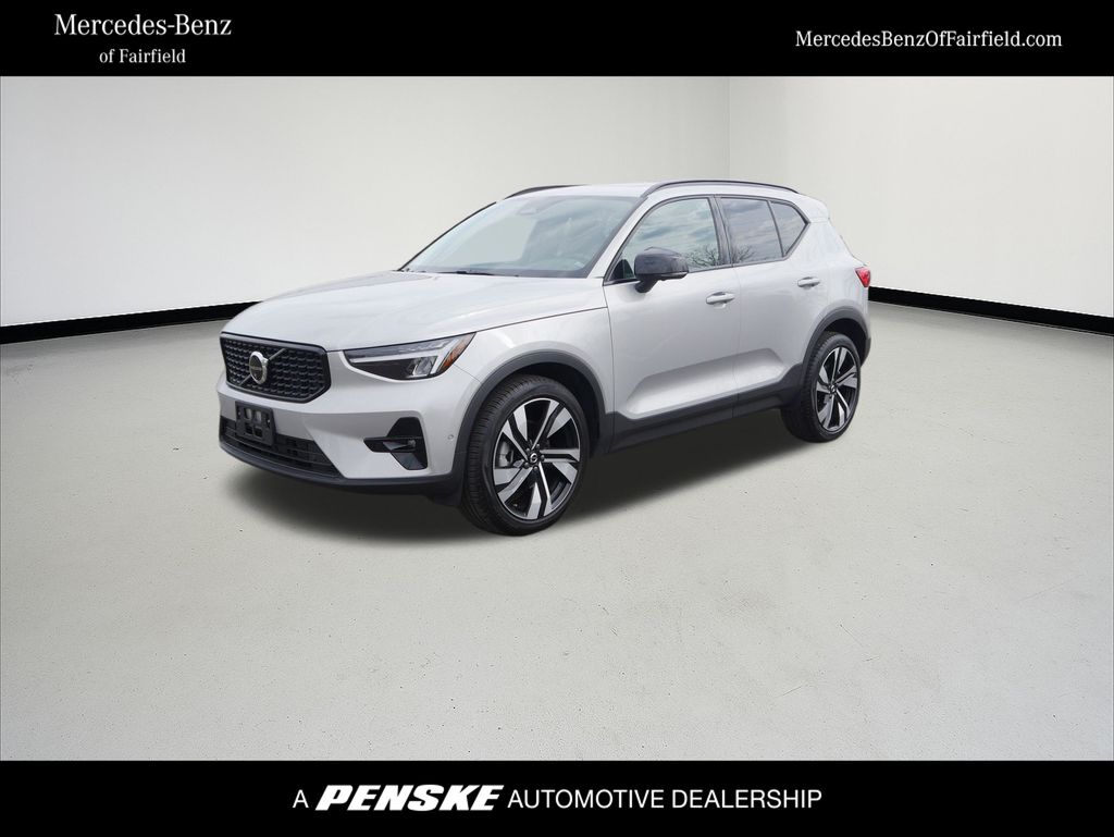 Silver 2025 Volvo XC40 B5 Plus Dark Theme AWD SUV / Crossover All-Wheel Drive Automatic