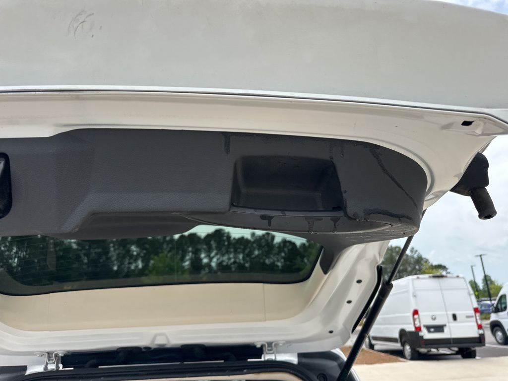 2014 Oxford White Ford Escape SE 4X4 SUV