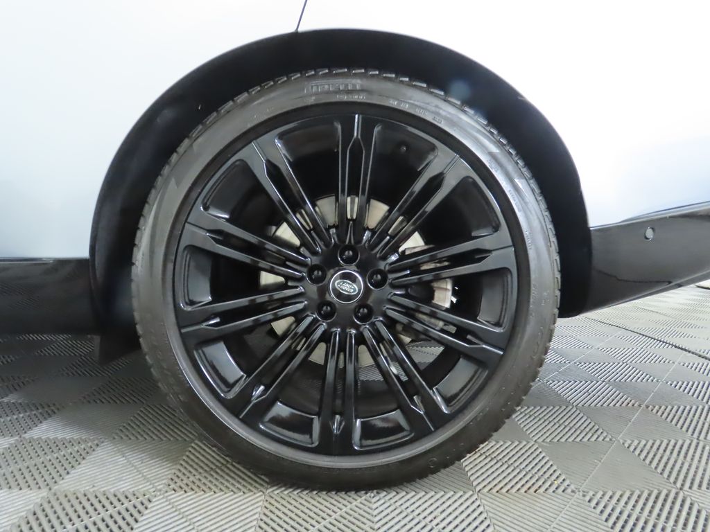 2023 Land Rover Range Rover SE 32