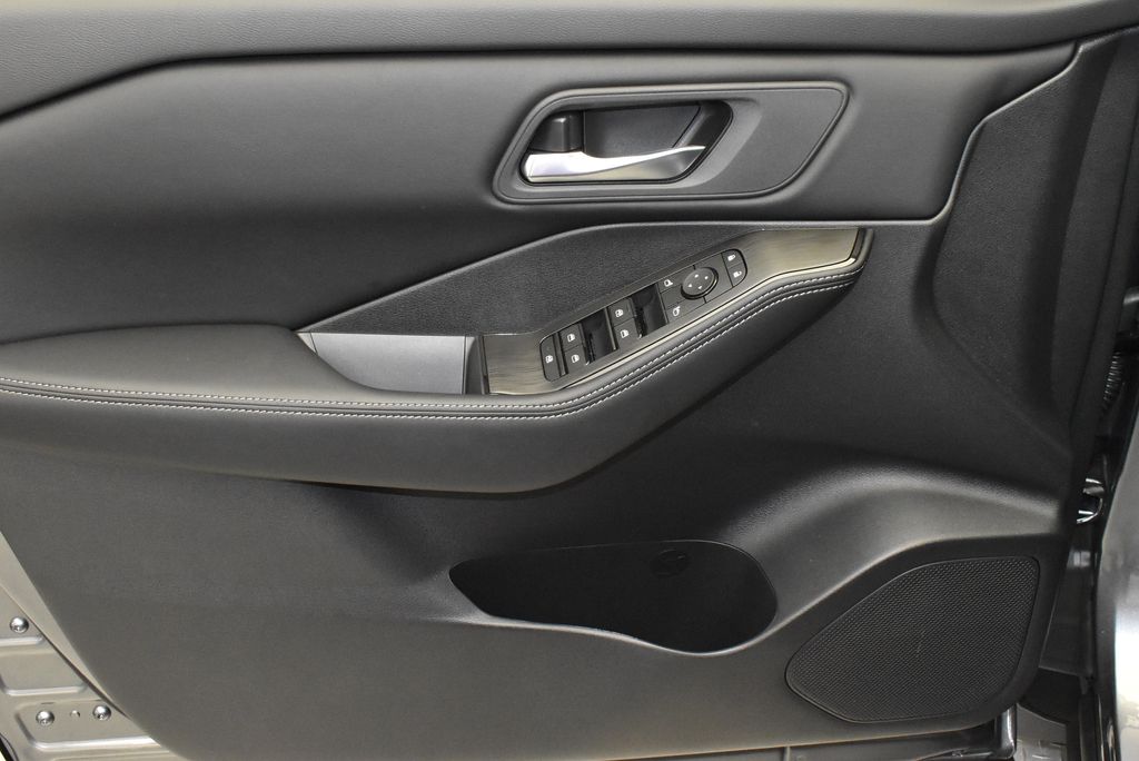 Thumbnail: 2025 Nissan Rogue - 10