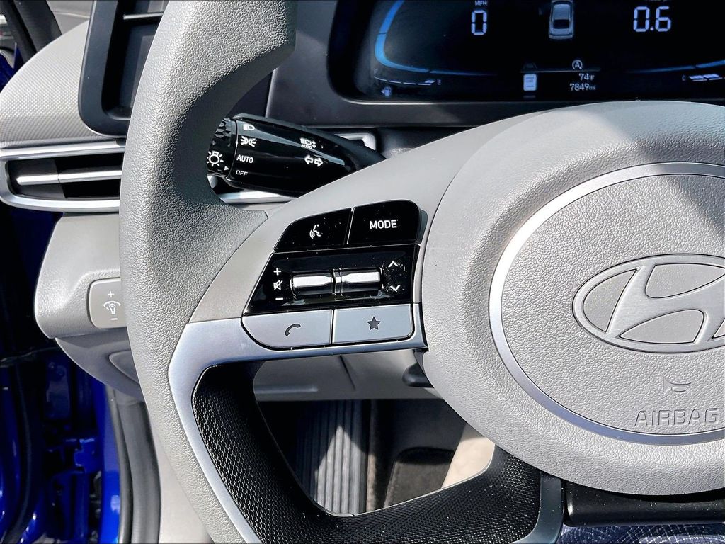 2025 Hyundai Elantra — photo 22