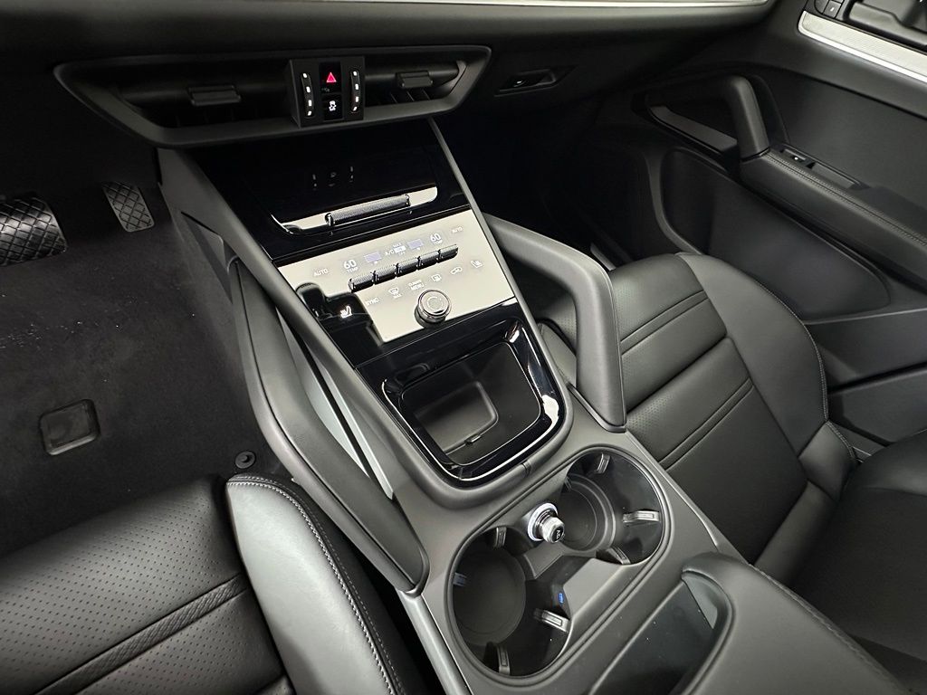 Thumbnail: 2026 Porsche Cayenne - 32