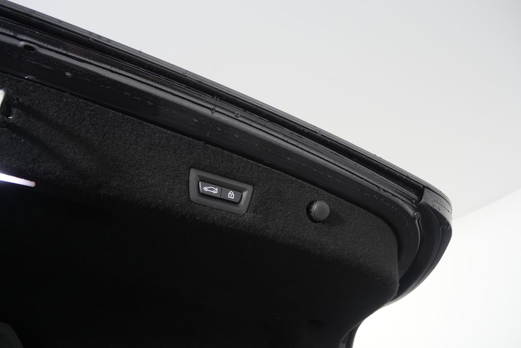 Thumbnail: 2021 BMW 7 Series - 18