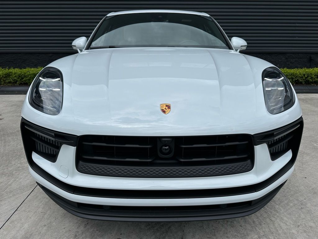 Thumbnail: 2026 Porsche Macan - 8