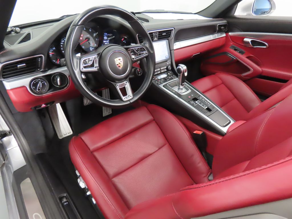 Thumbnail: 2017 Porsche 911 - 4