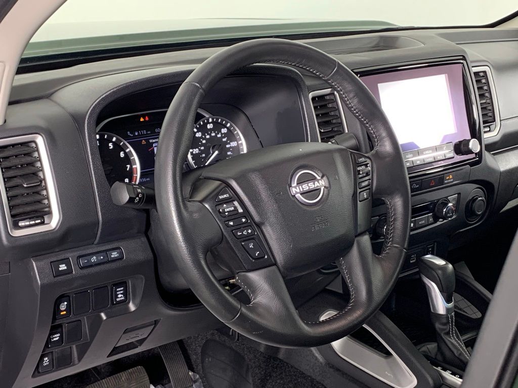 2024 Nissan Frontier SL photo 4