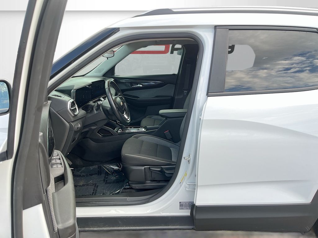 Used 2025 White Chevrolet LT image 20