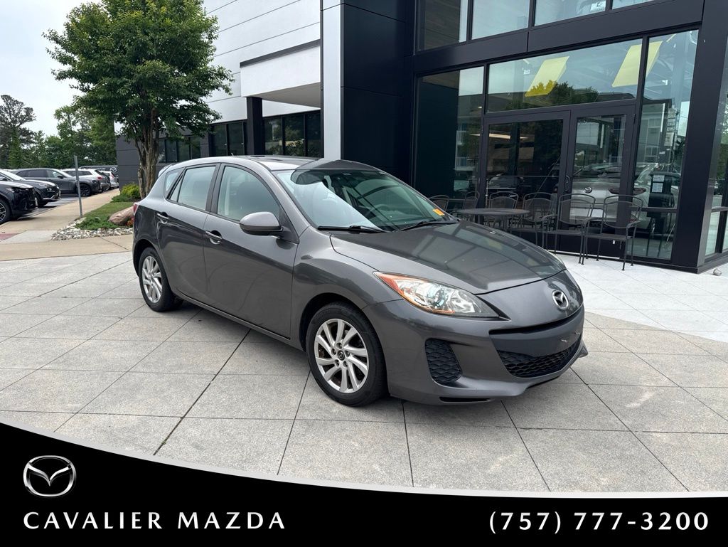 Gray (Graphite) 2013 Mazda MAZDA3 i Touring Hatchback Hatchback Front-Wheel Drive 6-Speed Automatic