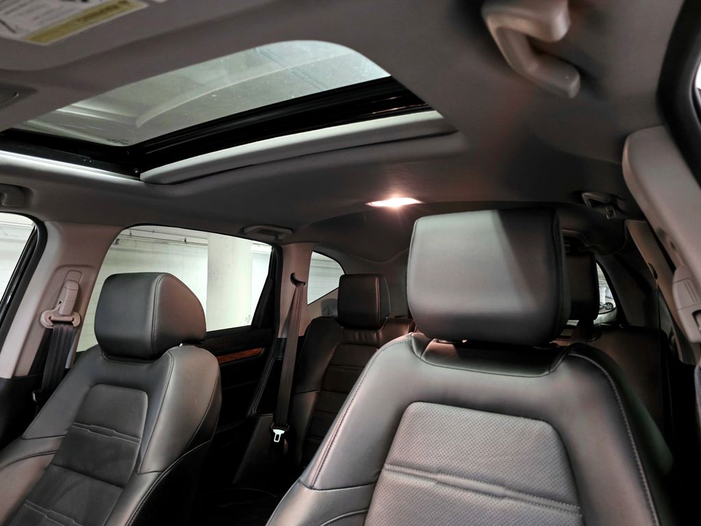 2020 Honda CR-V Hybrid Touring photo 19