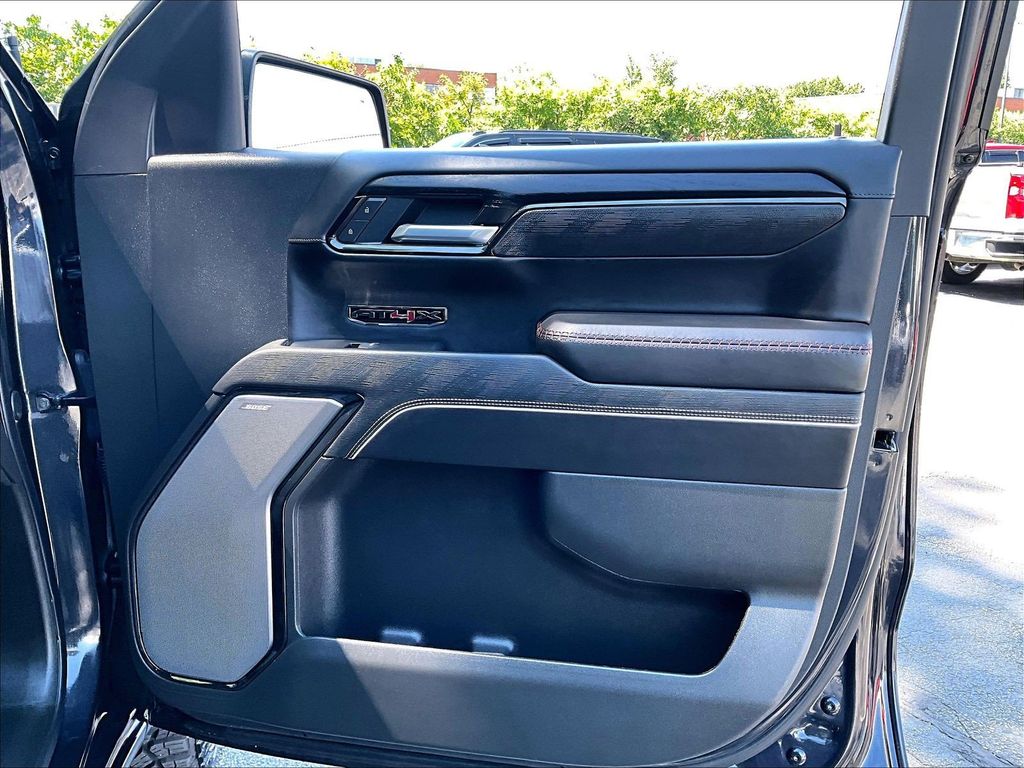 2026 GMC Sierra 1500 — photo 12