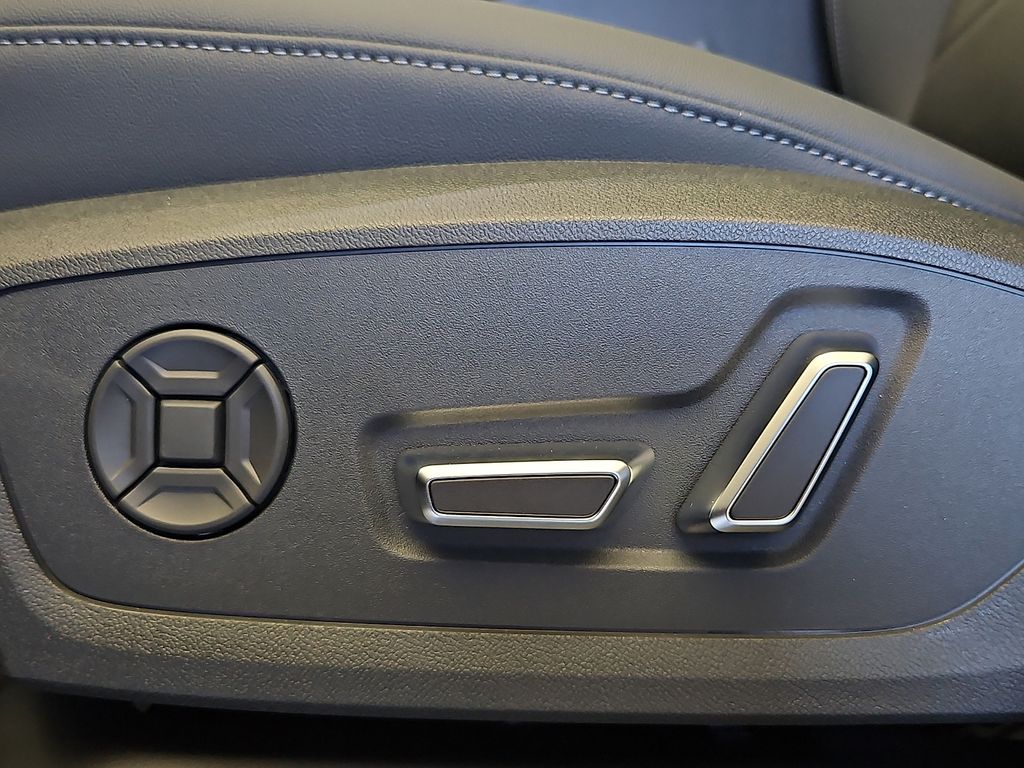 Thumbnail: 2026 Audi Q3 - 17