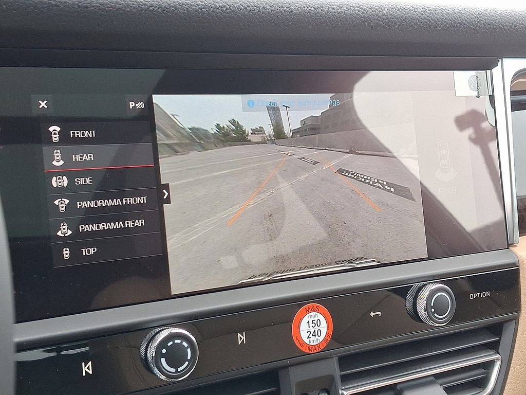 Thumbnail: 2026 Porsche Macan - 21