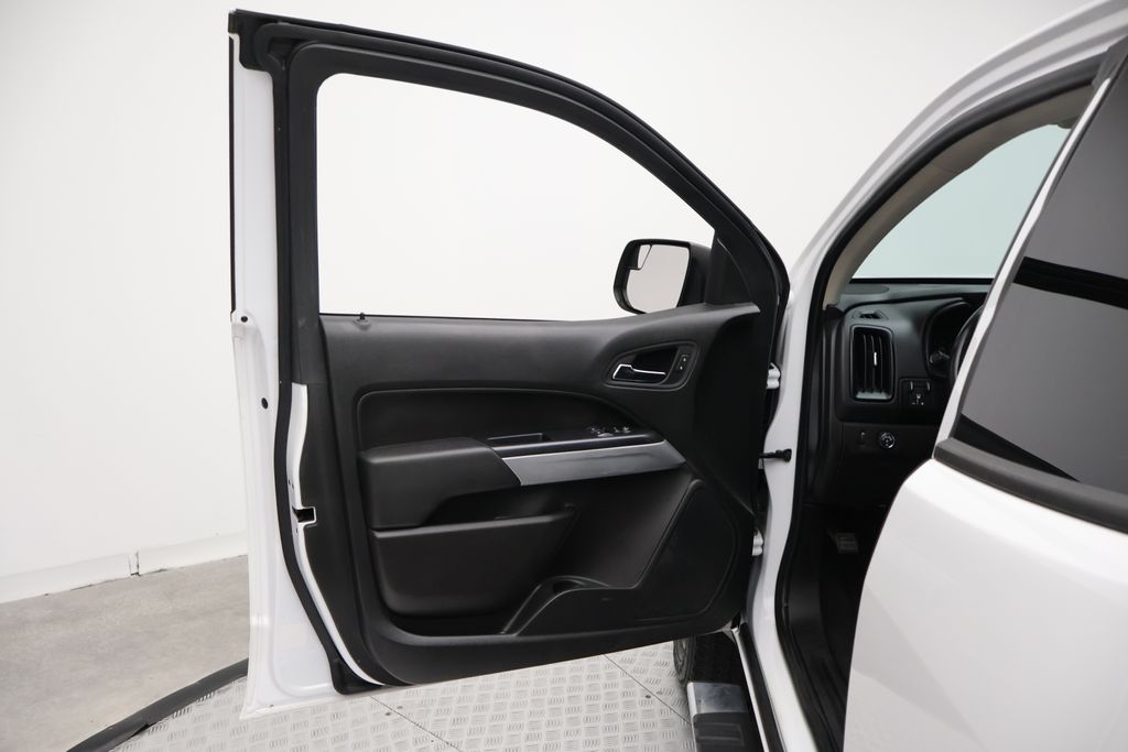 Thumbnail: 2022 Chevrolet Colorado - 16