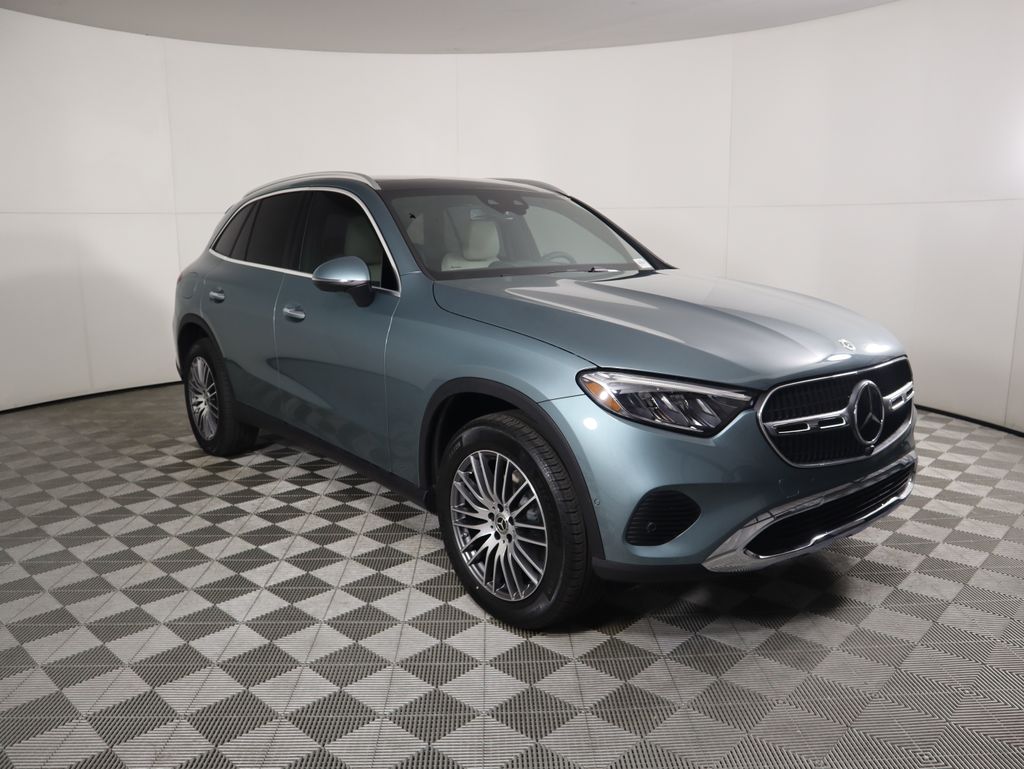 Used 2026 Silver Mercedes-Benz GLC 300 image 3