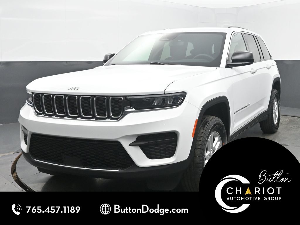Bright White Clearcoat 2024 Jeep Grand Cherokee Laredo 4WD SUV / Crossover Four-Wheel Drive 8-Speed Automatic