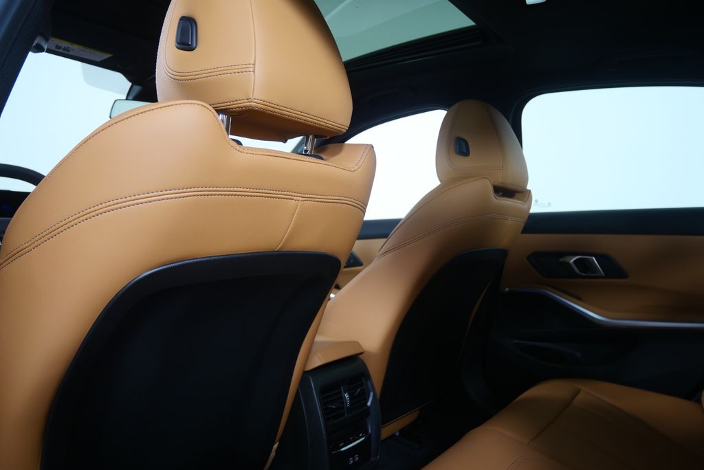 Thumbnail: 2025 BMW 3 Series - 16